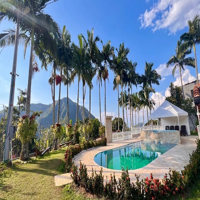 Piscina y zonas campestres de la Finca Palmar de la Renta en Ebéjico