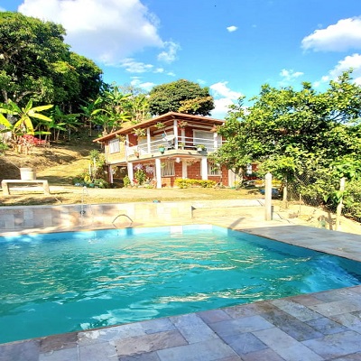 Habitación rural con vista a las montañas